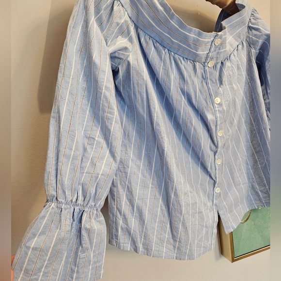 Off-shoulder blue blouse - Picture 12 of 13